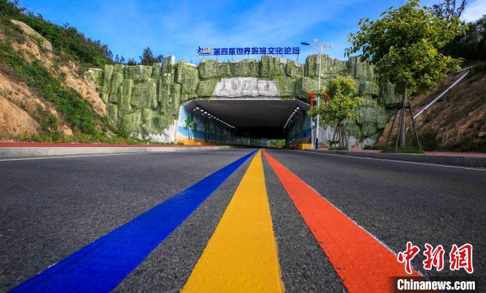 湄洲岛累计投资75.44亿元人民币进行乡村改造。图为环岛路?！×执阂?摄