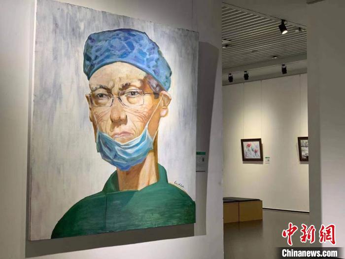 此次展览以“消融”为主题?！×跷?摄